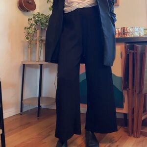 UNIQLO Black Pleated Cropped Trousers